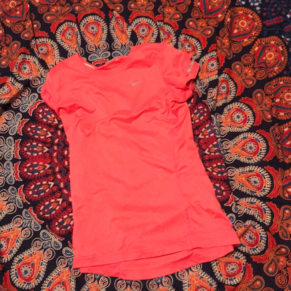 Small Nike shirt size small